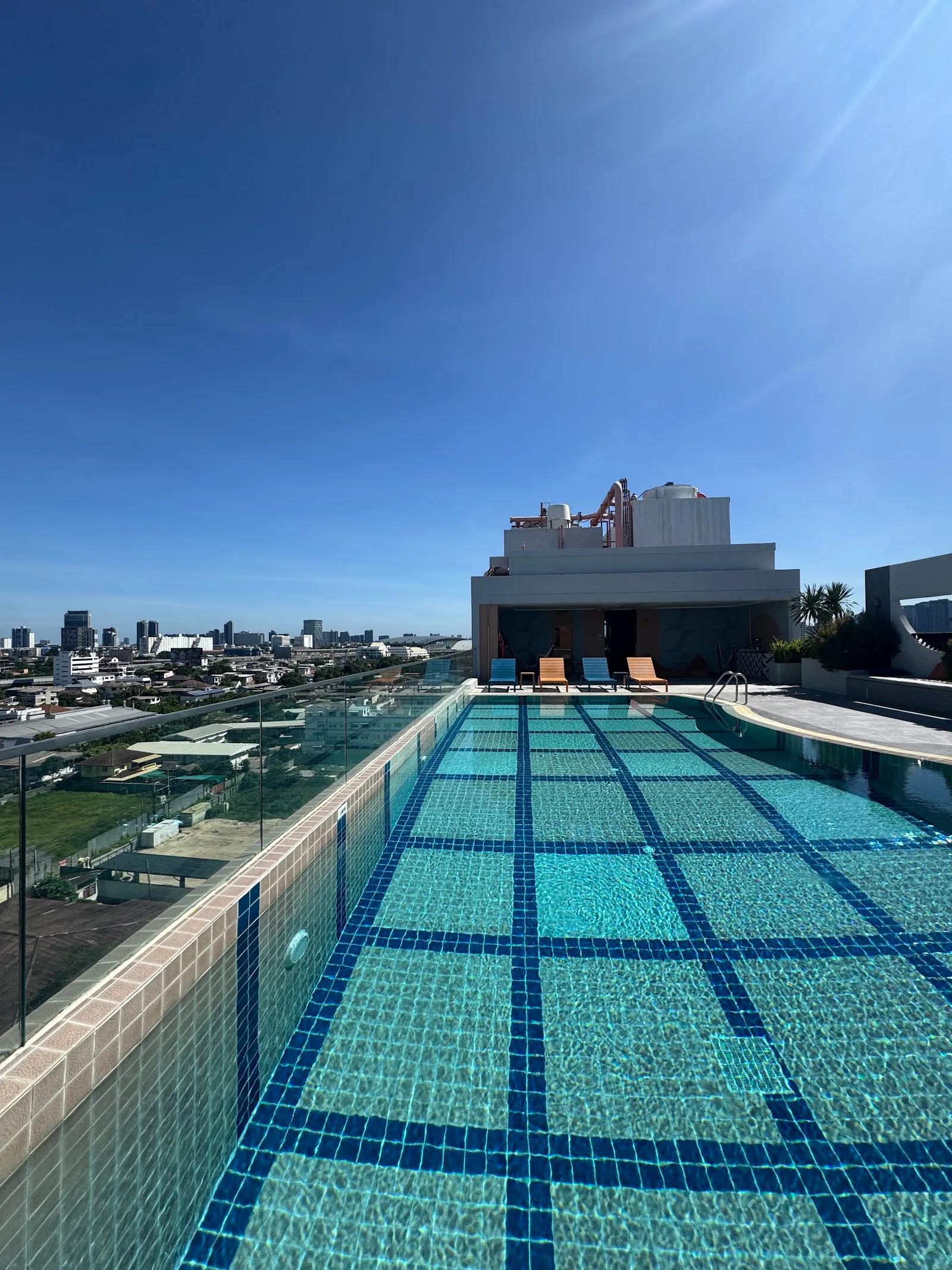 ภาพจริงของ The Quarter Saphankhwai by UHG - โรงแรมเดอะ ควอเตอร์ สะพานควาย บาย ยูเอชจี ย่านจตุจักร จาก Google Maps (รูปที่ 2)