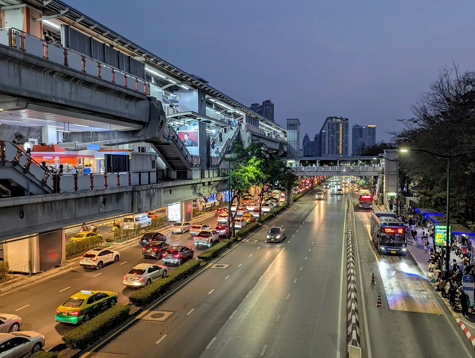 ภาพจริงของ หมอชิต ย่านจตุจักร จาก Google Maps