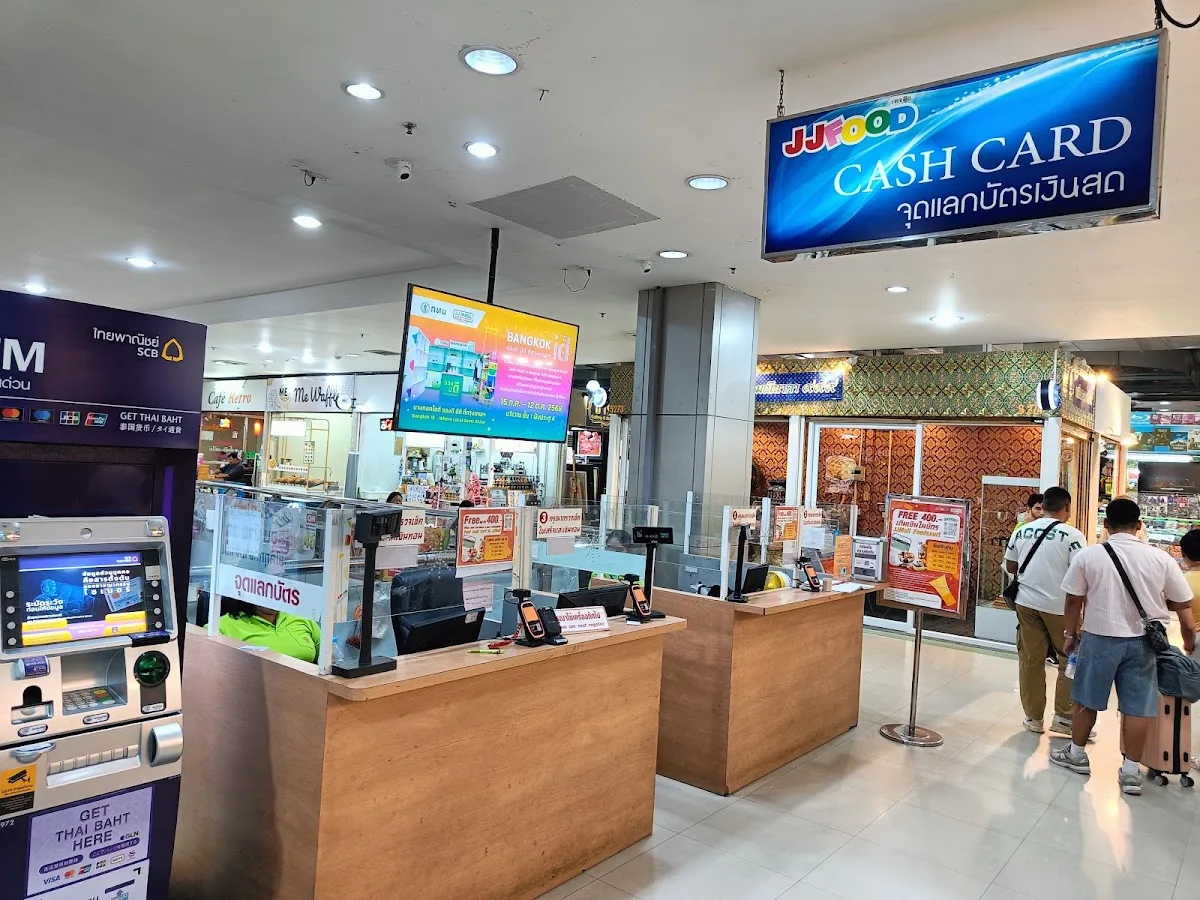 แผงอาหารเจ อ.ต.ก. เสิร์ฟข้าวราดแกงเจและมังสวิรัติในตลาดใกล้ MRT กำแพงเพชร